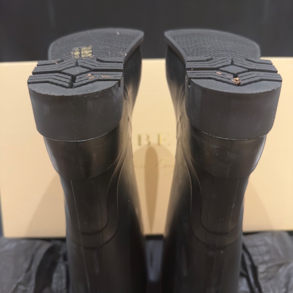 Burberry Boots - Picture 8 of 9